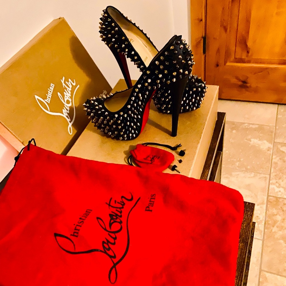 Christian Louboutin Daffodile black/gold Spike shoes!